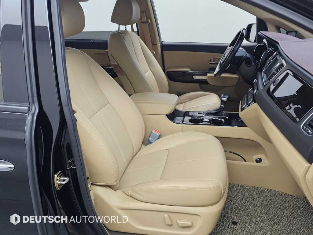 KIA Carnival - Vista 11