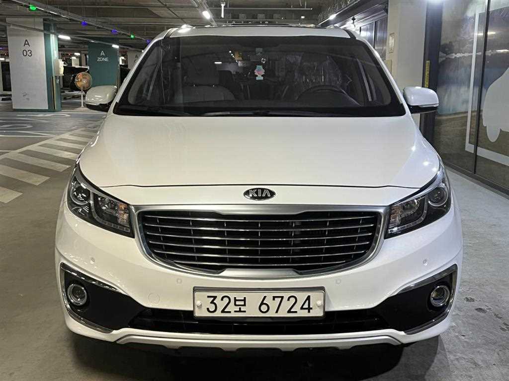 KIA Carnival - Vista 2