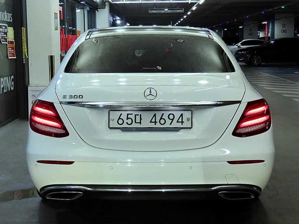 Mercedes Benz E class - Vista 6