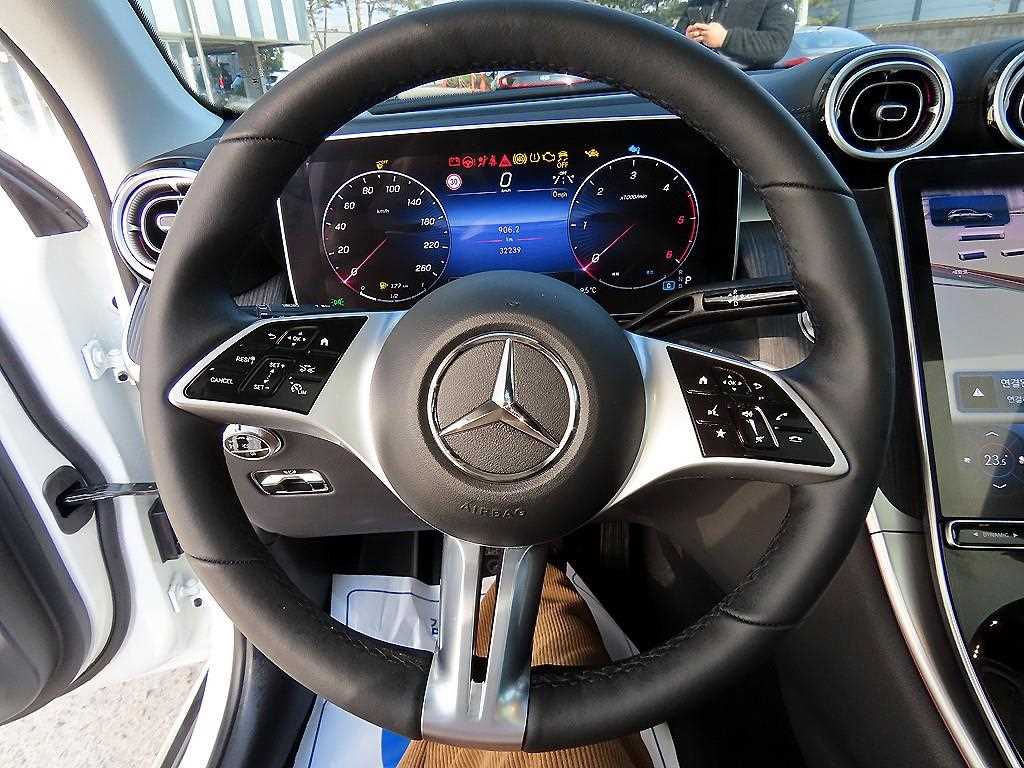 Mercedes Benz GLC Class - Vista 8