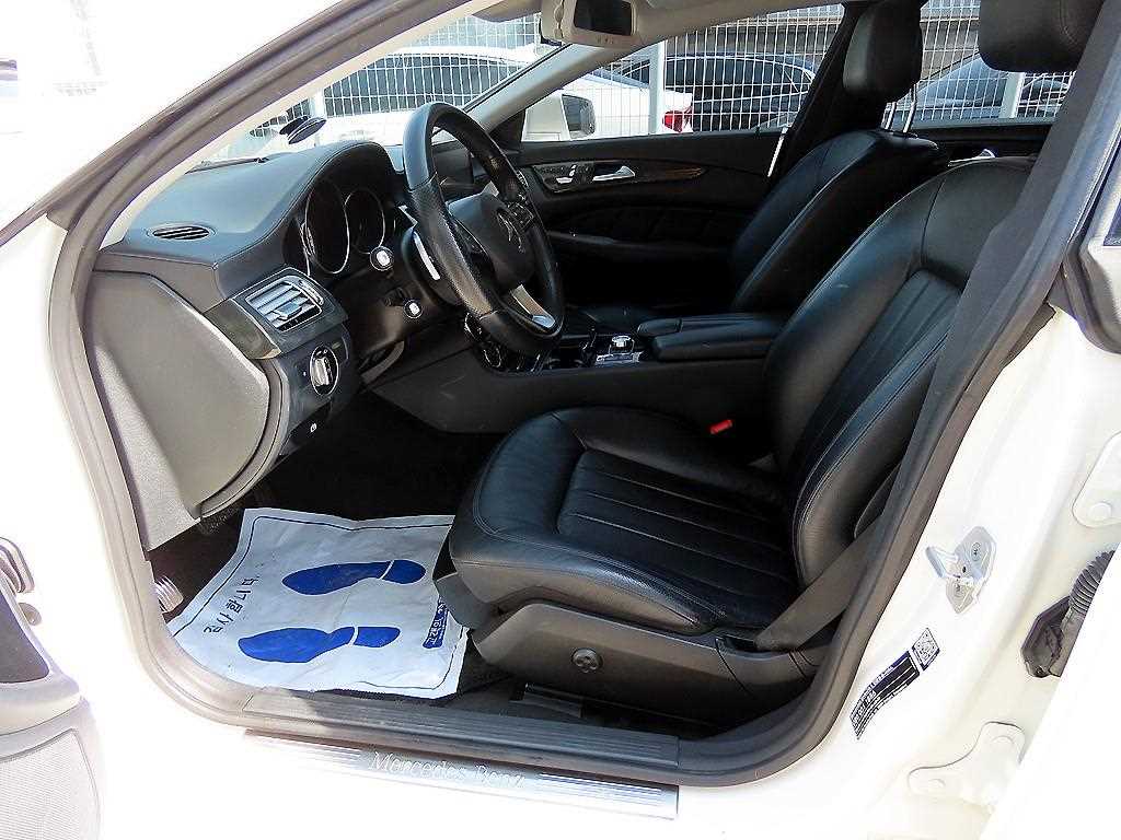 Mercedes Benz CLS Class - Vista 5