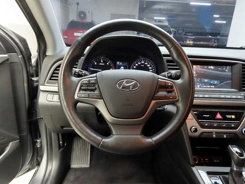 HYUNDAI Avante - Vista 8