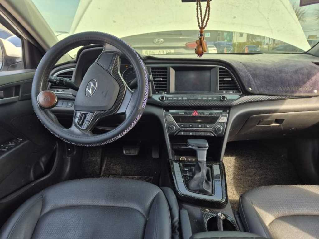 HYUNDAI Avante - Vista 6