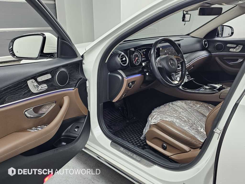 Mercedes Benz E class - Vista 11