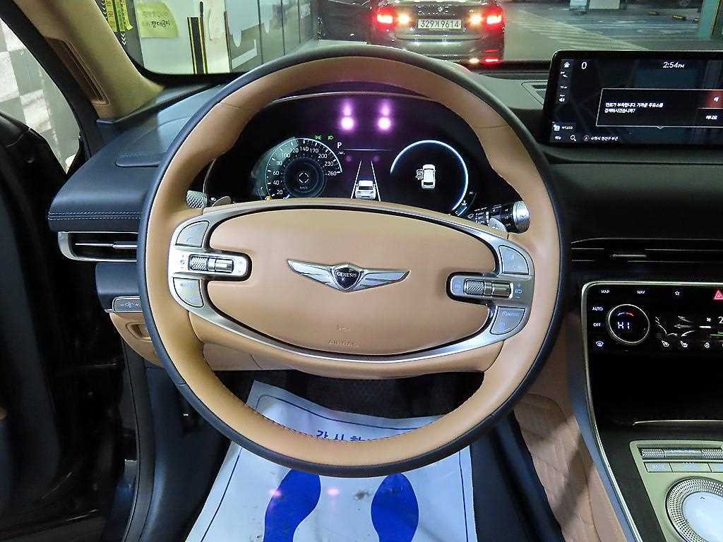 Genesis GV80 - Vista 8