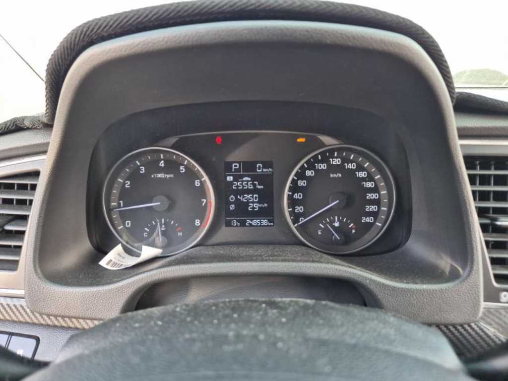 HYUNDAI Avante - Vista 9