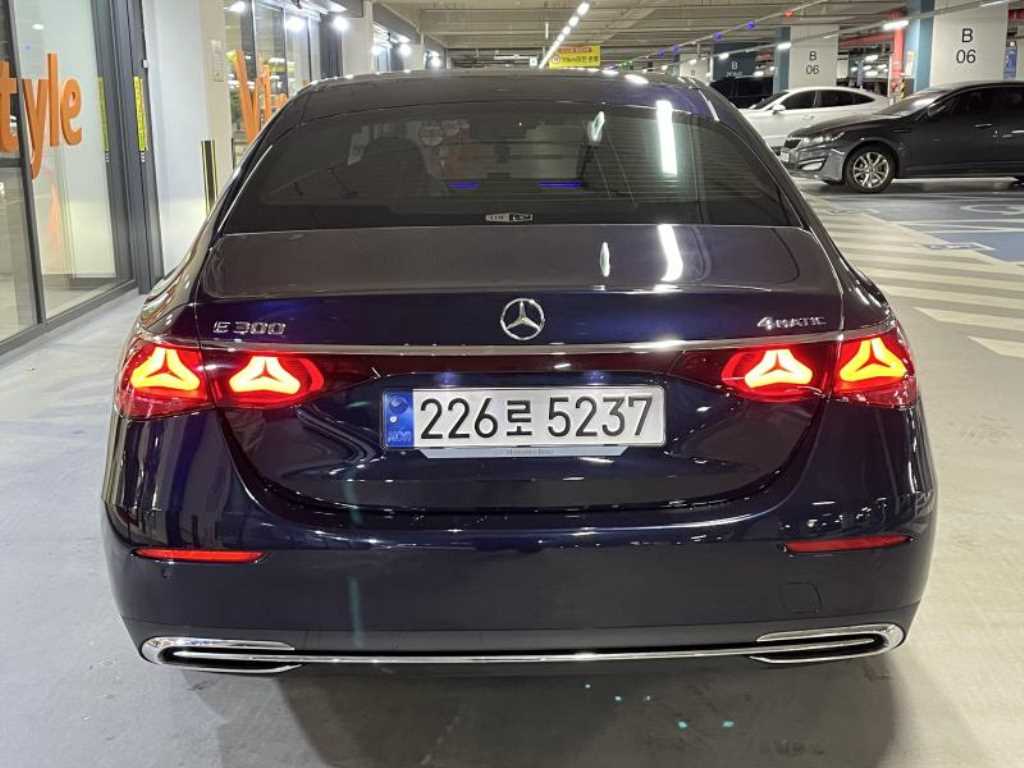 Mercedes Benz E class - Vista 5