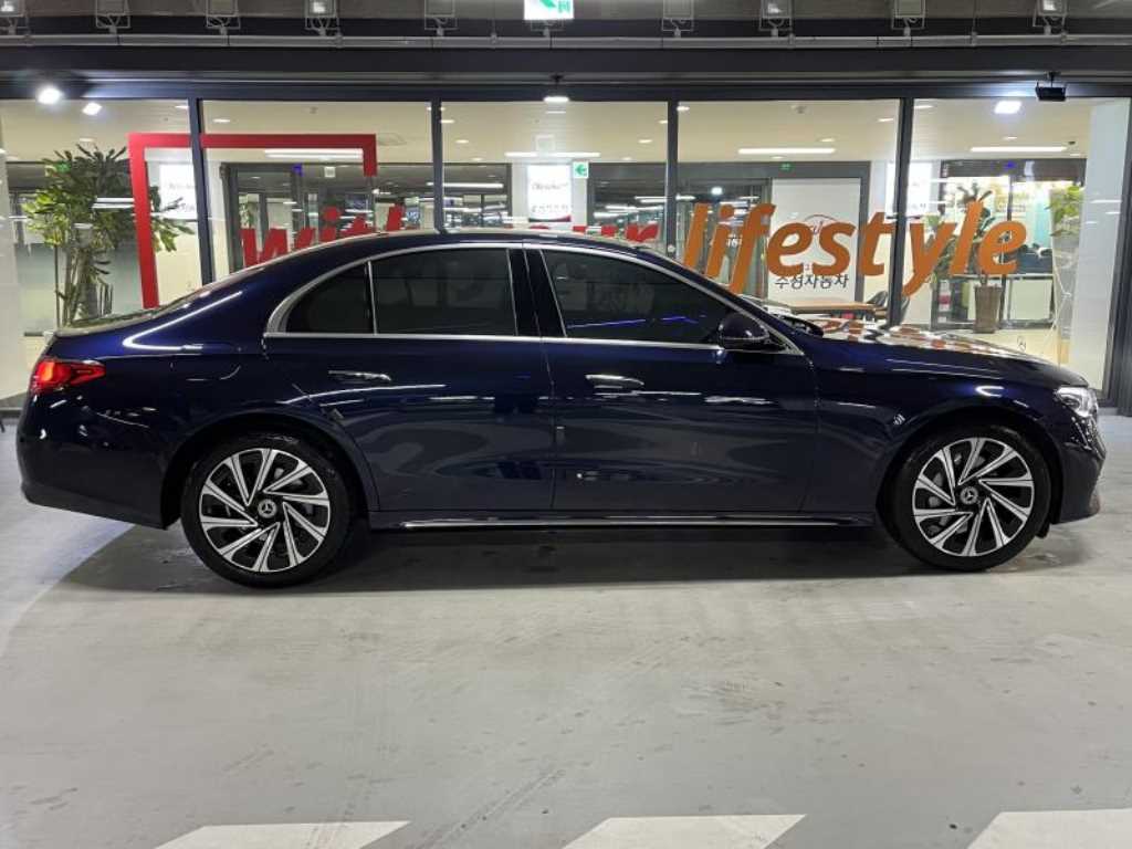 Mercedes Benz E class - Vista 4