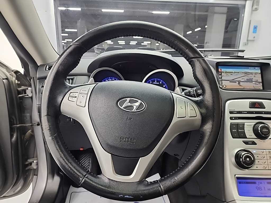 HYUNDAI Genesis - Vista 9