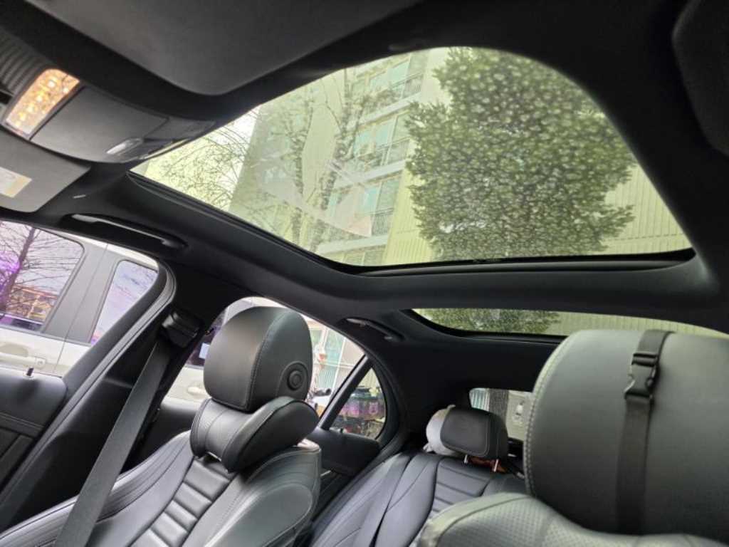 Mercedes Benz E class - Vista 5