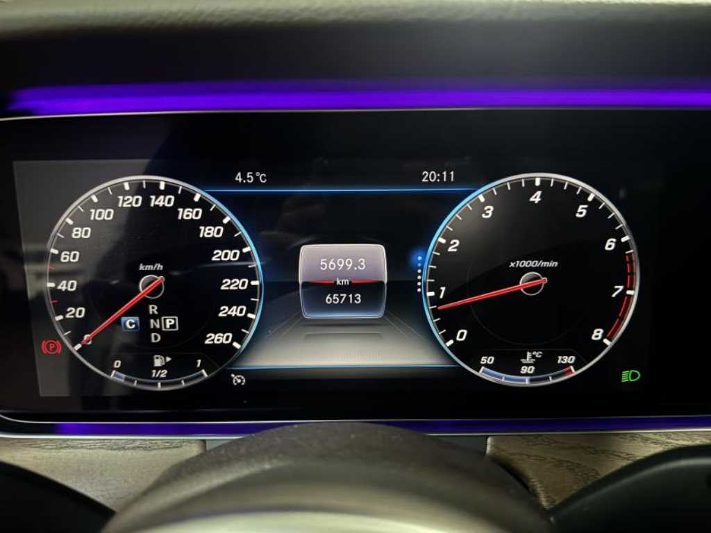 Mercedes Benz E class - Vista 3