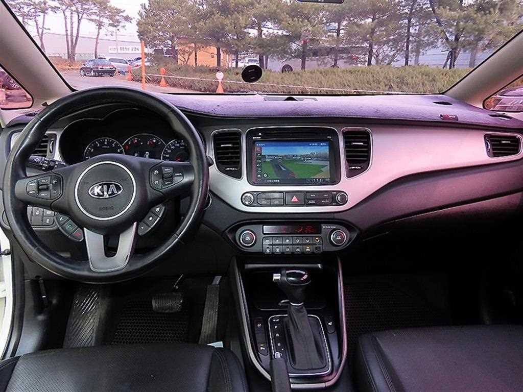 KIA Carens - Vista 7