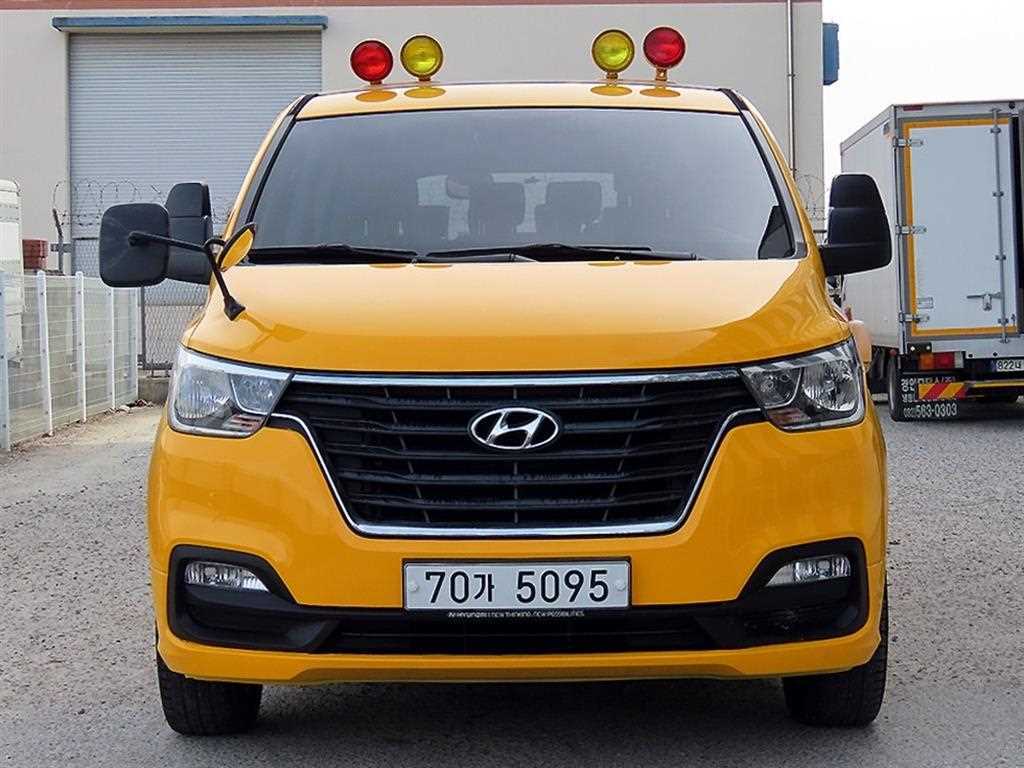 HYUNDAI Starex 2019 Amarillo - Importación desde Corea - HF Imports Iquique - Foto 1