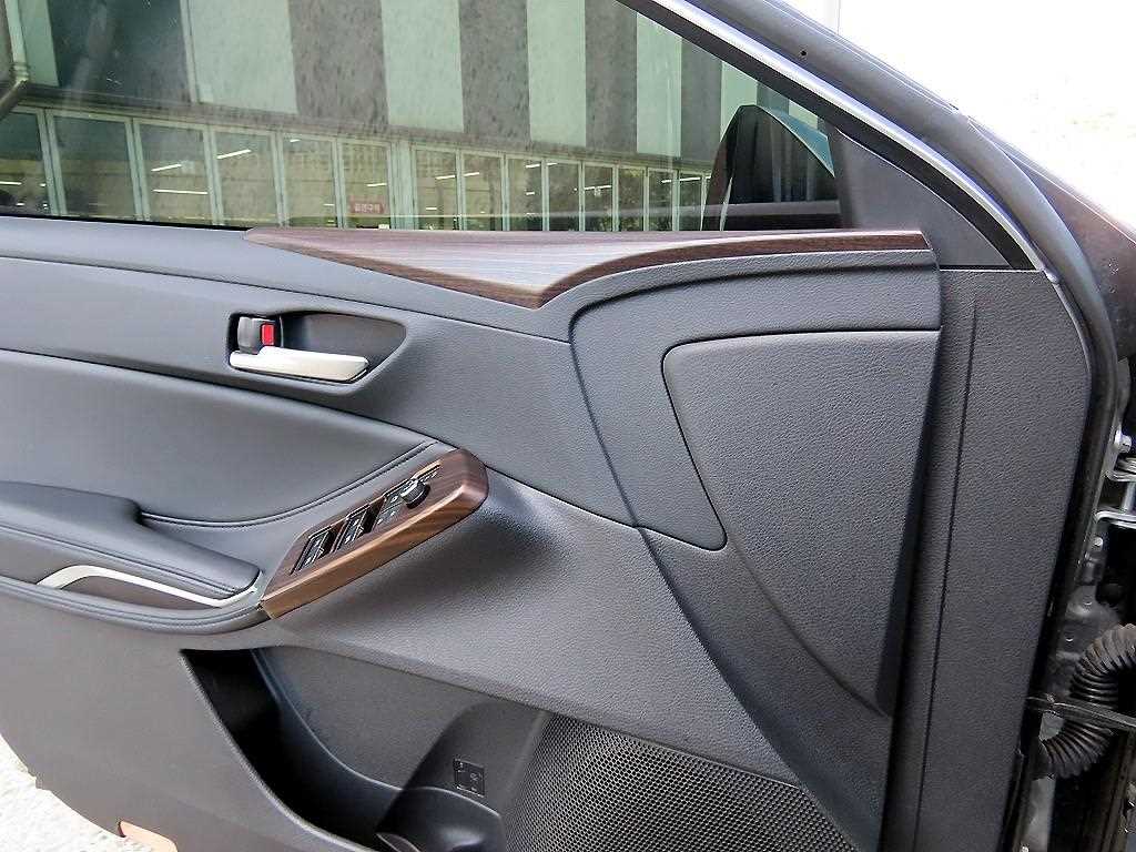 Toyota Avalon - Vista 11