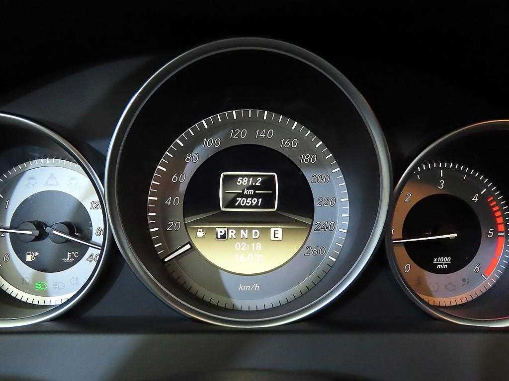 Mercedes Benz C Class - Vista 9