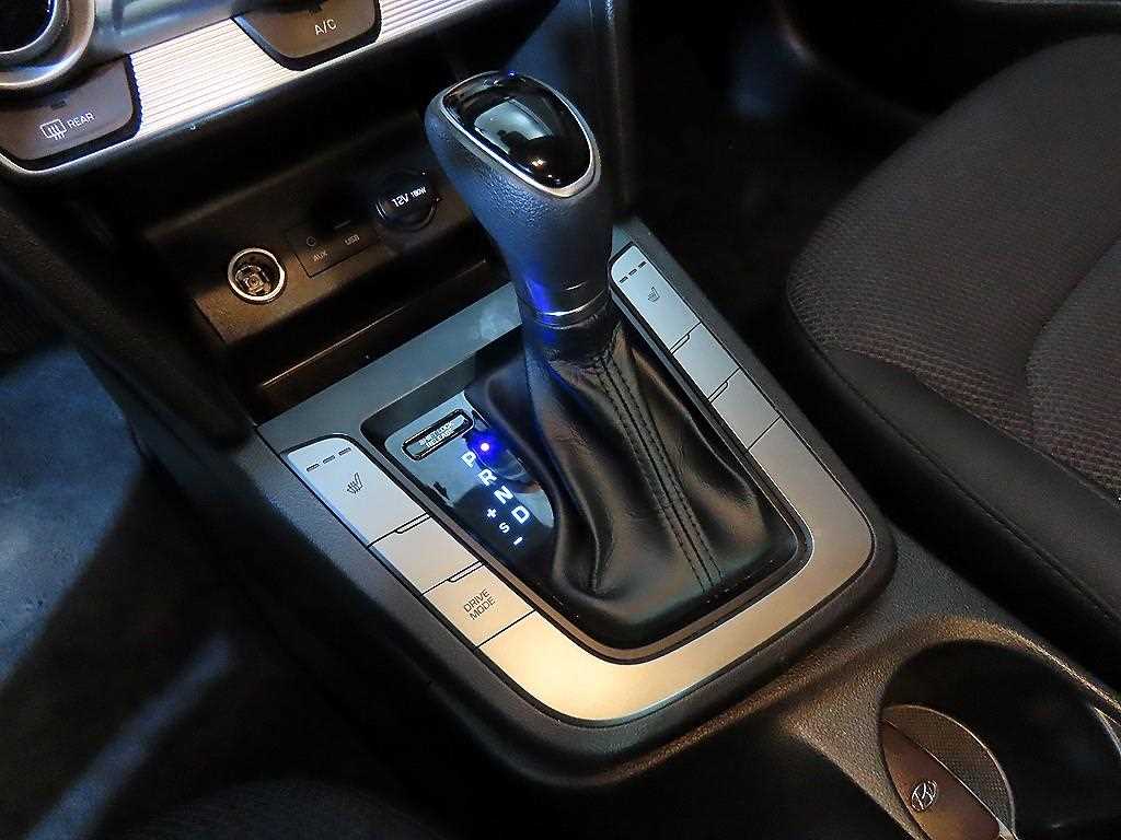 HYUNDAI Avante - Vista 12