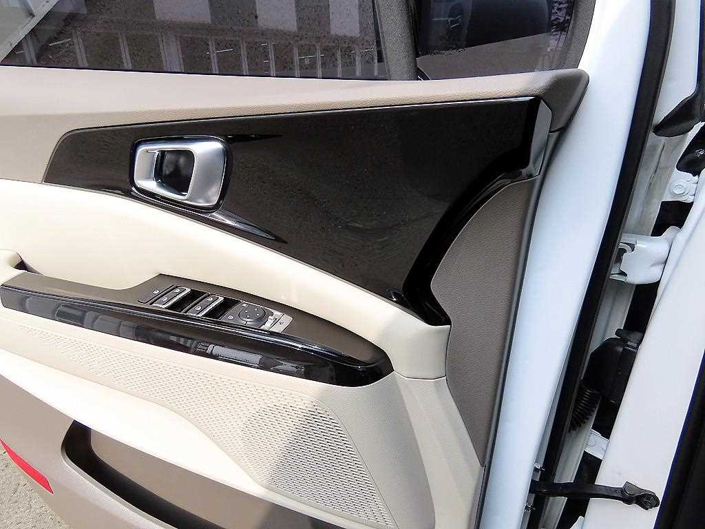 KIA Carnival - Vista 12