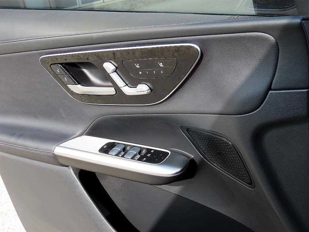 Mercedes Benz GLC Class - Vista 12