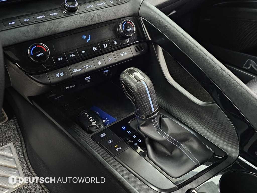 HYUNDAI Avante - Vista 9