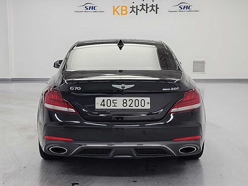 Genesis G70 - Vista 3