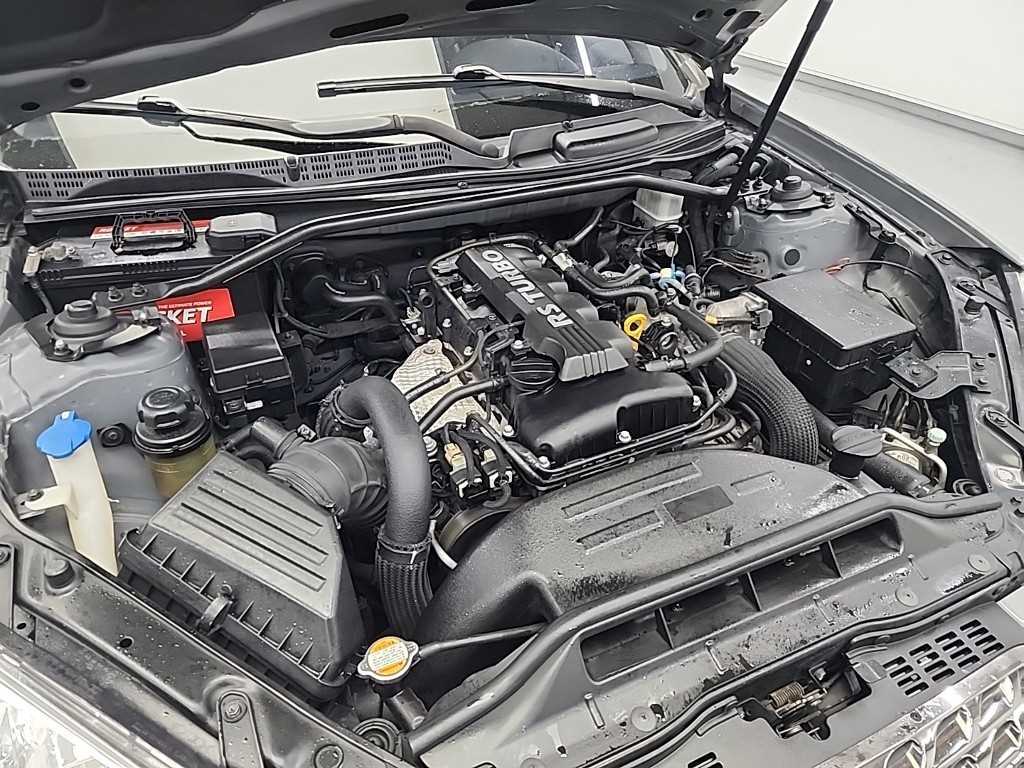 HYUNDAI Genesis - Vista 5