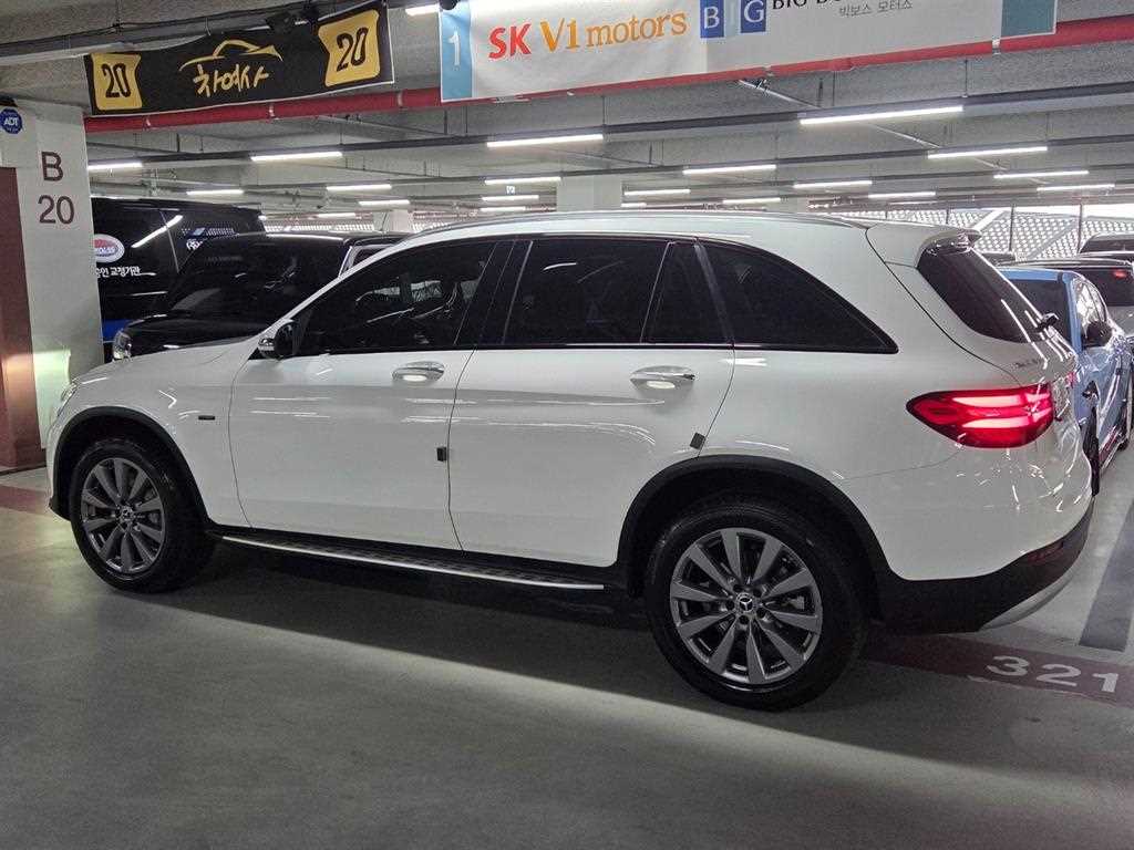 Mercedes Benz GLC Class - Vista 4
