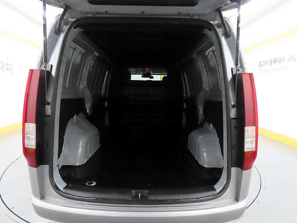 HYUNDAI Staria 2023 Plateado - Importación desde Corea - HF Imports Iquique - Foto 18