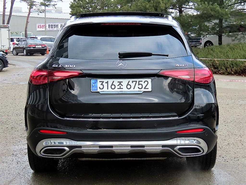 Mercedes Benz GLC Class - Vista 4