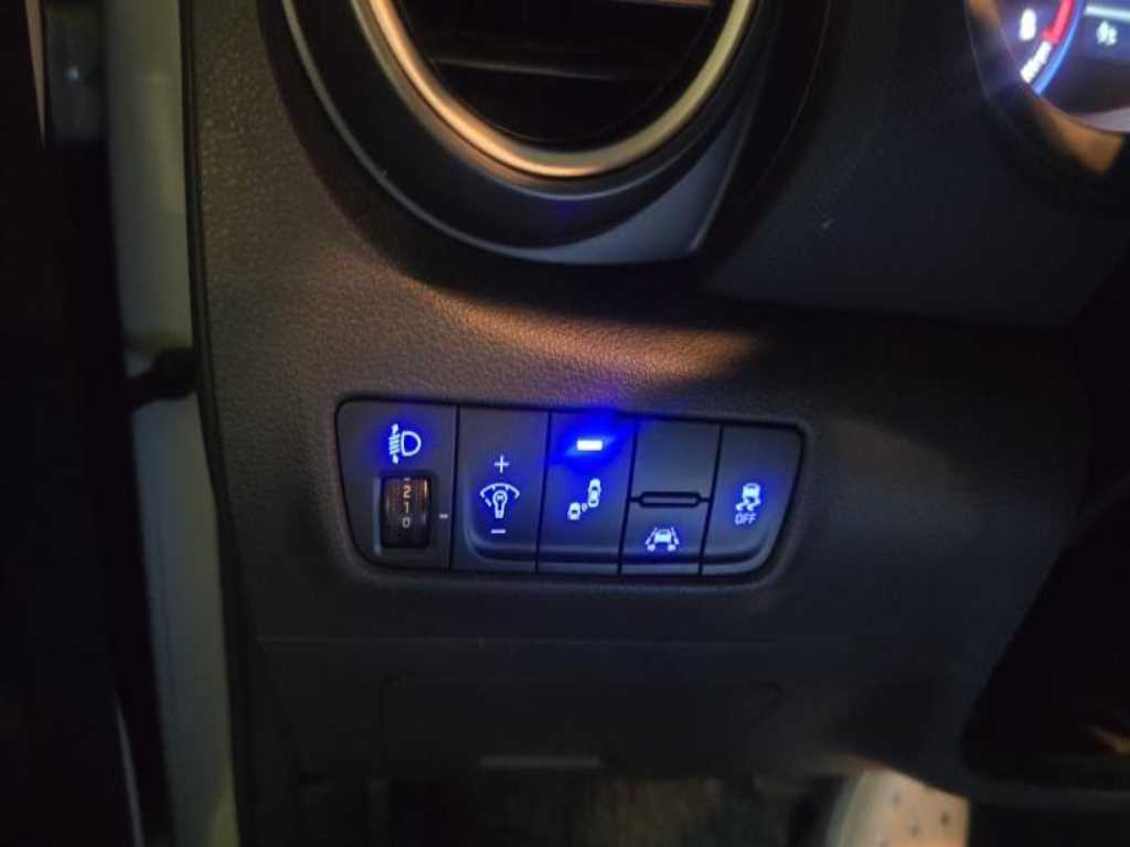 HYUNDAI Kona - Vista 7