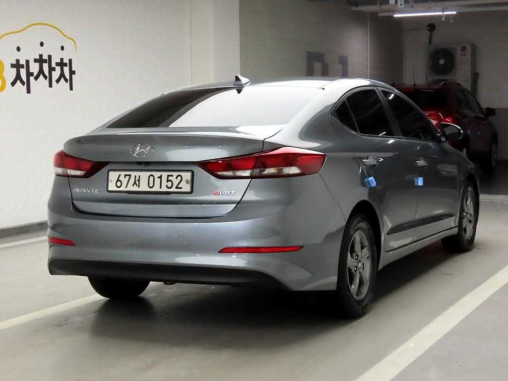 HYUNDAI Avante - Vista 4