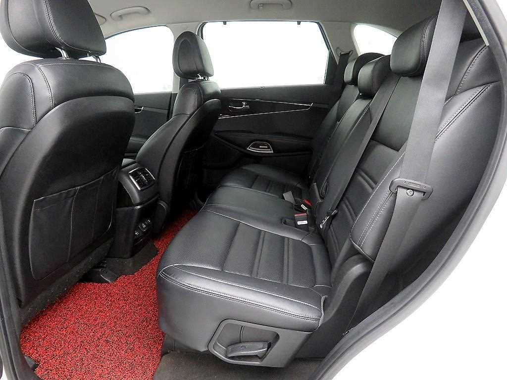 KIA Sorento - Vista 8