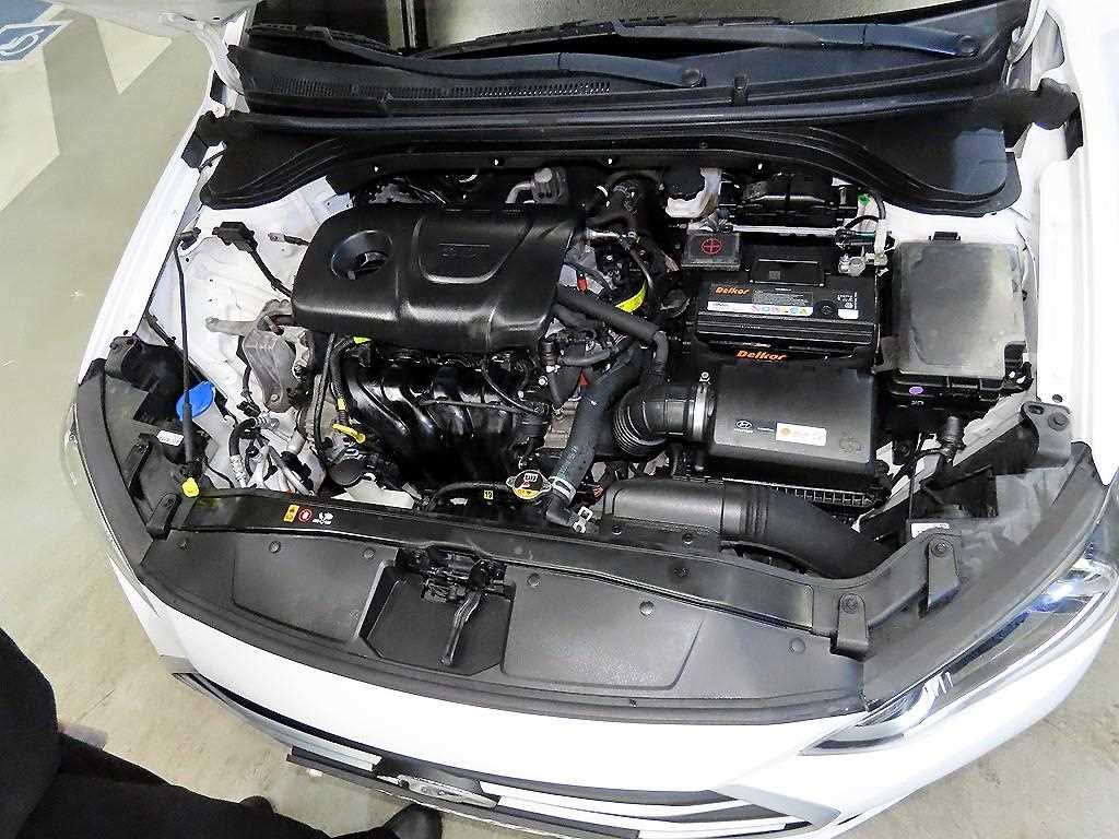 HYUNDAI Avante 2018 Blanco - Importación desde Corea - HF Imports Iquique - Foto 17