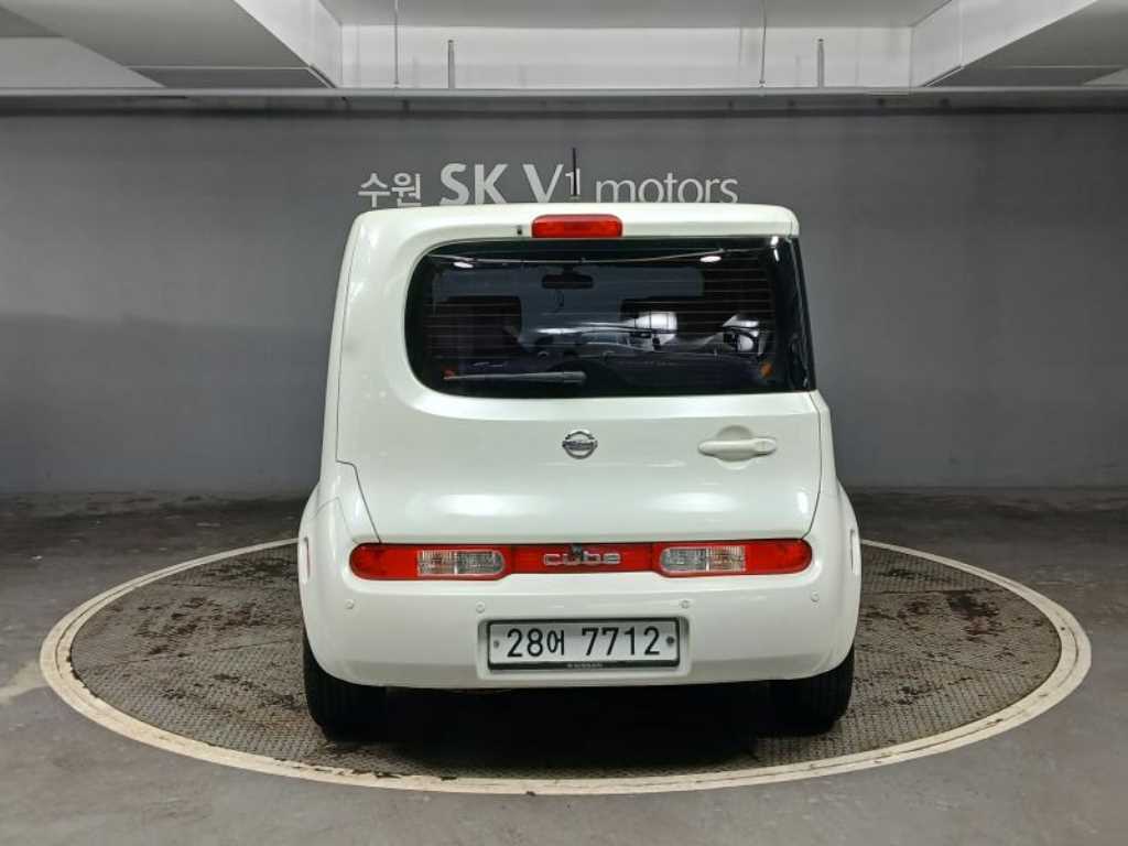 Nissan Cube - Vista 5