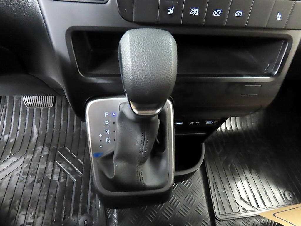 HYUNDAI Staria - Vista 10