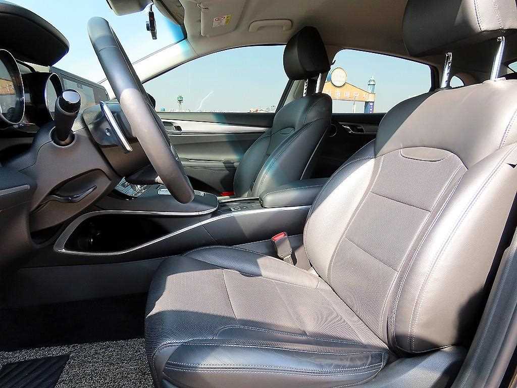 HYUNDAI Grandeur - Vista 5