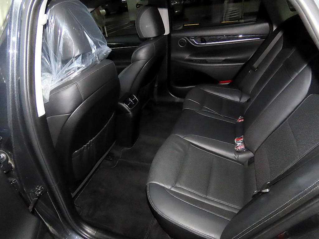 HYUNDAI Grandeur - Vista 7