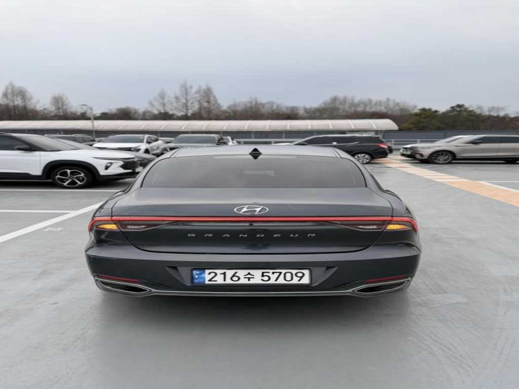HYUNDAI Grandeur - Vista 5