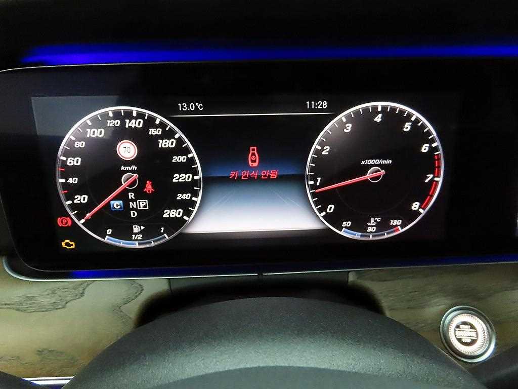 Mercedes Benz E class - Vista 6