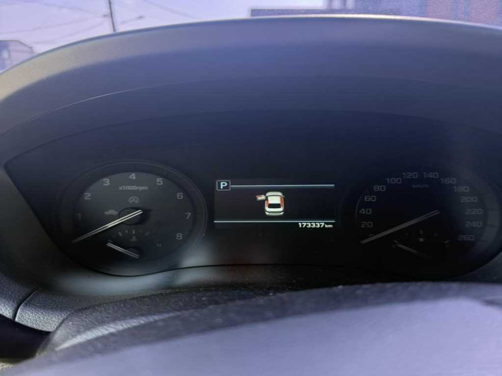 Genesis G80 - Vista 10