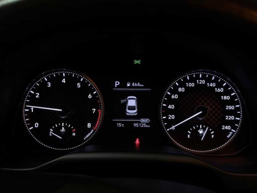 HYUNDAI Avante - Vista 4