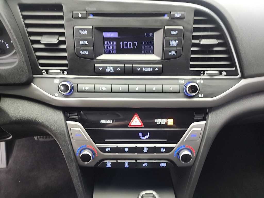 HYUNDAI Avante - Vista 10