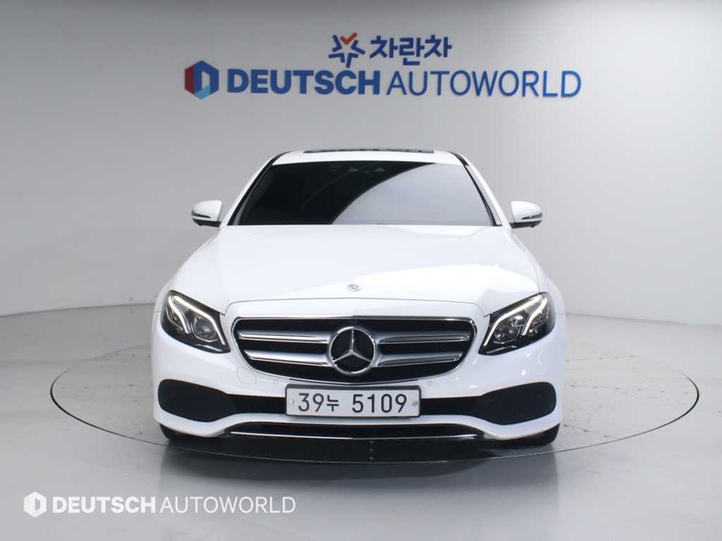 Mercedes Benz E class - Vista 3