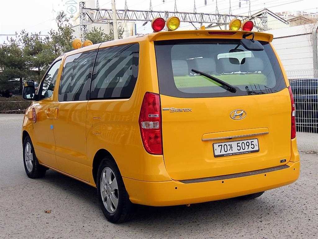 HYUNDAI Starex - Vista 3