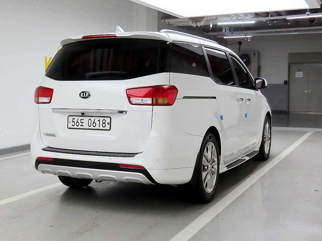 KIA Carnival - Vista 4