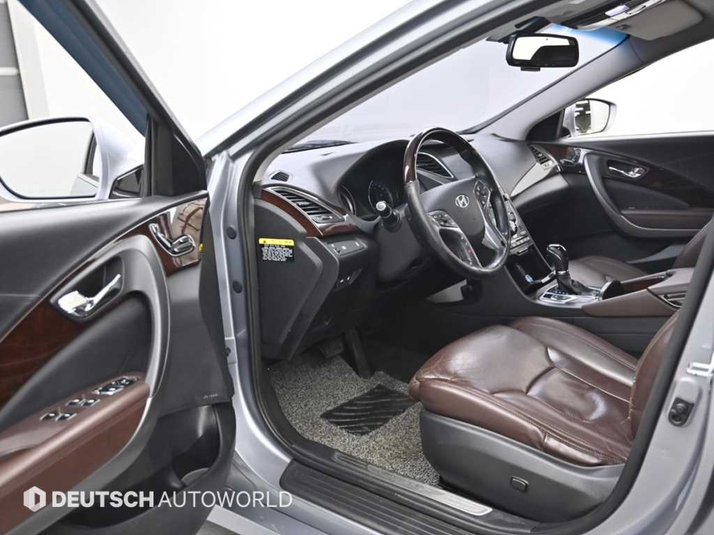 HYUNDAI Grandeur - Vista 11