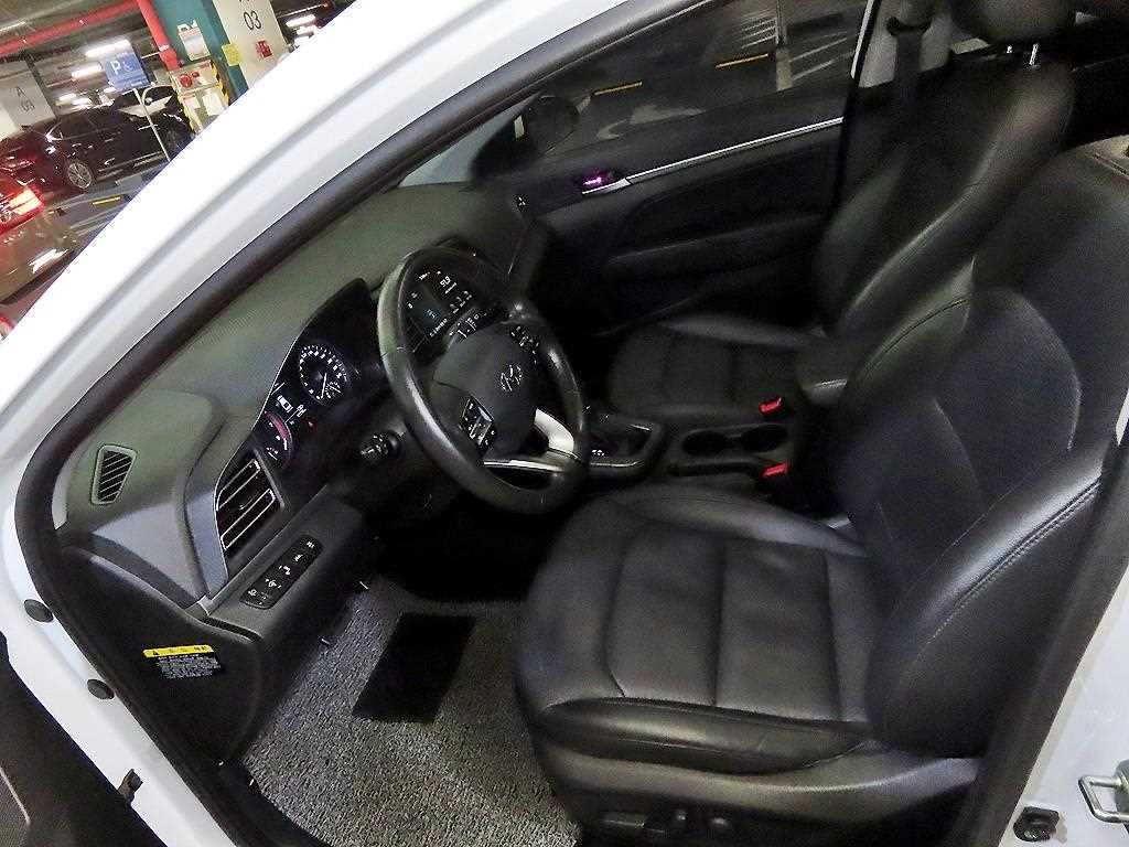 HYUNDAI Avante - Vista 6