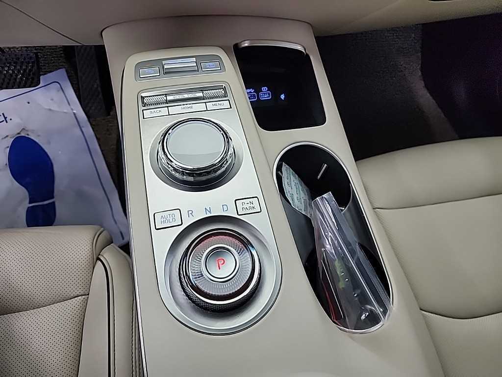 Genesis GV70 - Vista 8