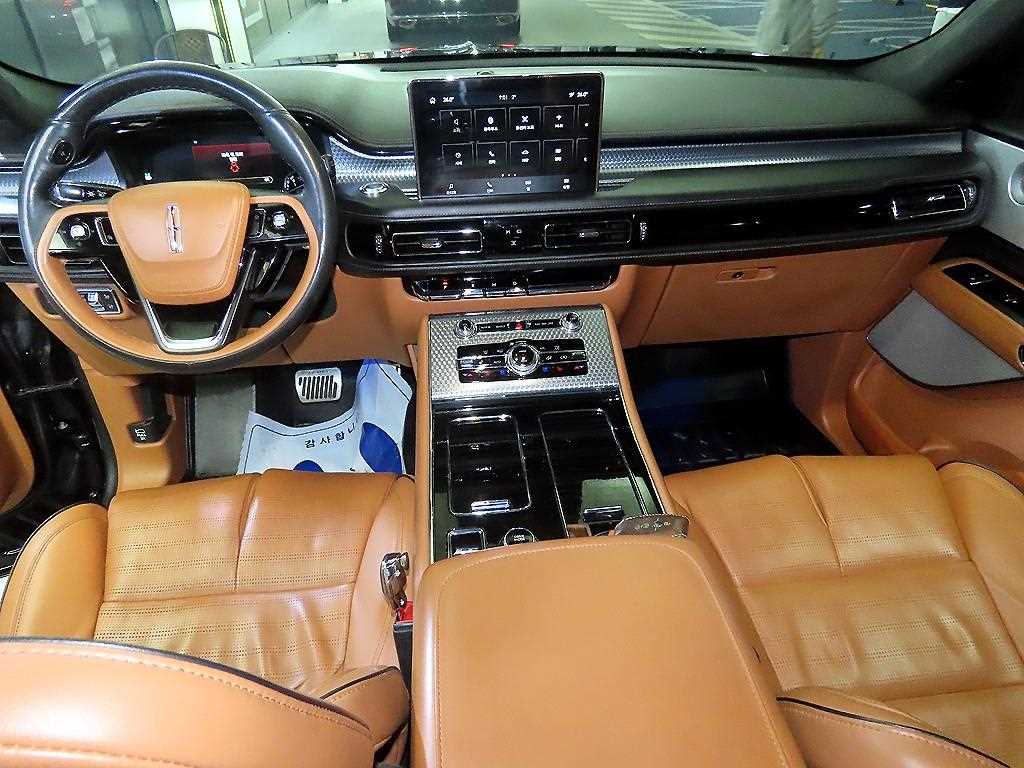 Lincoln Aviator - Vista 10