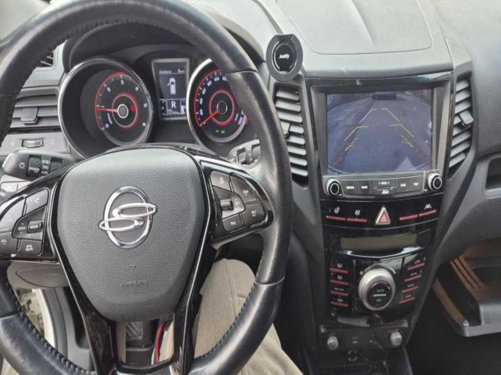 Ssangyong Tivoli - Vista 4