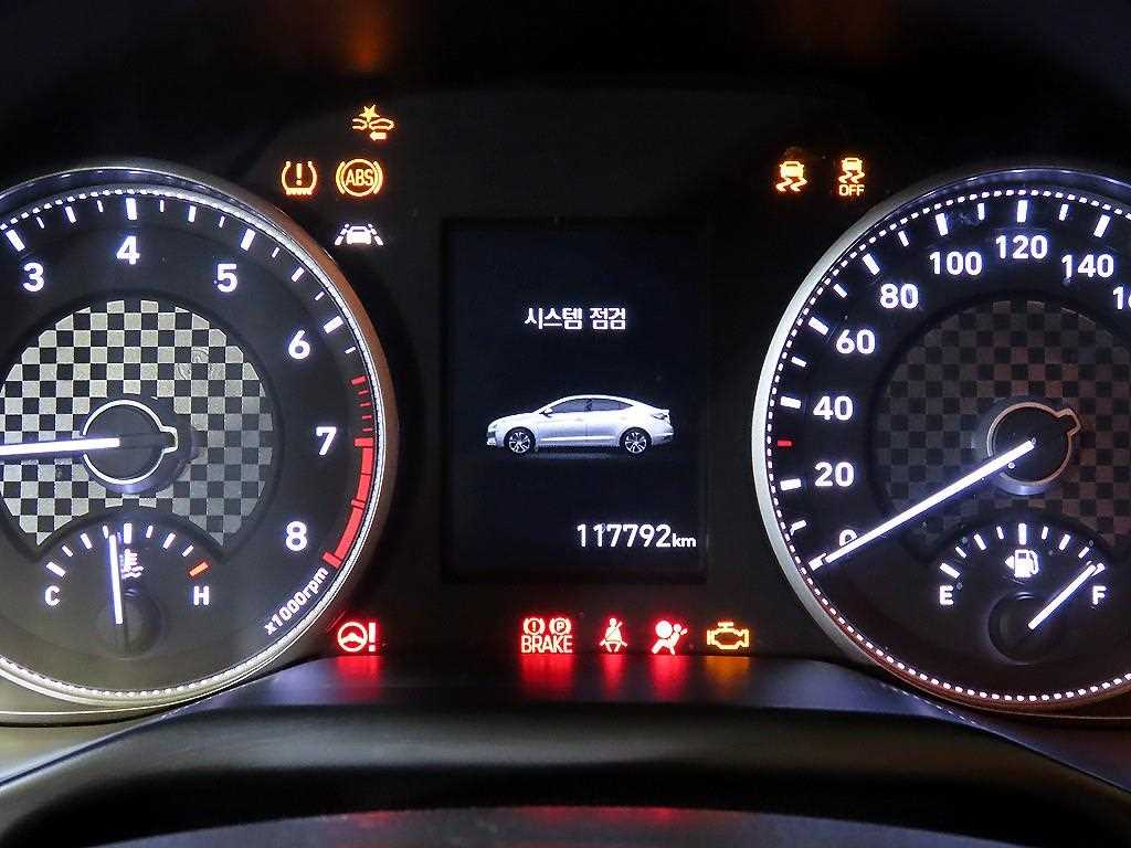 HYUNDAI Avante - Vista 9